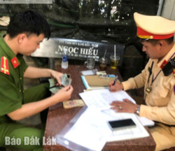 Tìm người đánh rơi 29 triệu đồng trên Quốc lộ 26