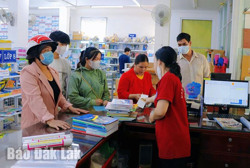 Sôi động thị trường phục vụ năm học mới