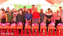 Huyện Lắk: Trên 100 triệu đồng thực hiện Chương trình tiếp sức đến trường