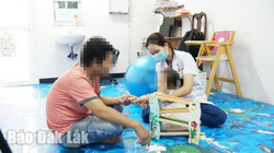 Điều trị hội chứng rối loạn phổ tự kỷ ở trẻ: Rất cần sự đồng hành của cha mẹ