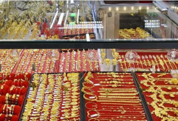 Giá vàng hôm nay 28-8: Tăng dữ dội, hướng tới vùng đỉnh lịch sử