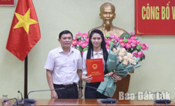 Bà Cao Như Khánh giữ chức vụ Phó Chánh Văn phòng UBND tỉnh