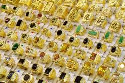 Giá vàng miếng SJC giảm rất mạnh trong vòng xoáy bán tháo của thế giới