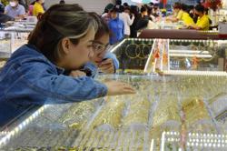 Giá vàng hôm nay, 6-8: “Bốc hơi” dữ dội!