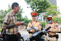 Hành vi nào của tài xế ô tô bị đề xuất trừ 12 điểm giấy phép lái xe?