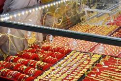 Giá vàng hôm nay, 8-8: Tiếp nối đà giảm