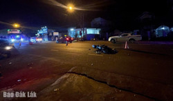 Xe bán tải va chạm với xe máy: Một người tử vong trên đường đi cấp cứu