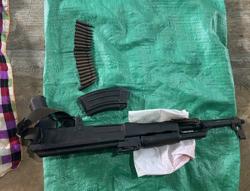 Cha chồng vác súng AK dọa con dâu