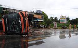 Tạm giữ hình sự tài xế vụ lật xe khách khiến 4 người tử vong