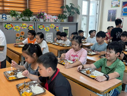 Đảm bảo an toàn cho bữa ăn học đường