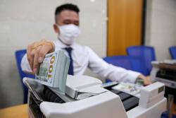 Tỉ giá hạ nhiệt, lãi suất "dễ thở"