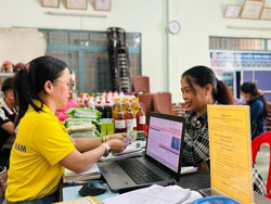 Đẩy mạnh chi trả lương hưu qua tài khoản cá nhân