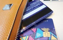 Ngân hàng nói gì về việc đồng loạt ngừng giao dịch thẻ từ?