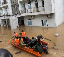Xuất cấp hàng tấn Cloramin B phòng dịch bệnh sau mưa bão, ngập lụt