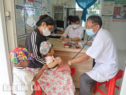 Huyện Lắk: Nhiều giải pháp đồng bộ ngăn chặn dịch bệnh lây nhiễm