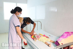 Ứng phó với dịch sởi: Đẩy mạnh tiêm vắc xin tạo miễn dịch cộng đồng