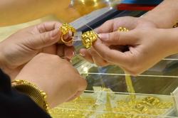 Giá vàng hôm nay, 19-9: Tăng dữ dội rồi lao xuống