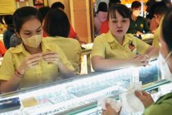 Vàng miếng SJC, vàng nhẫn thế nào khi giá thế giới biến động dữ dội?