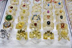 Giá vàng miếng SJC lên 82 triệu đồng, vàng nhẫn lập kỷ lục mới