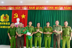 Khen thưởng Công an huyện Cư Kuin điều tra làm rõ vụ giết người sau 3 giờ