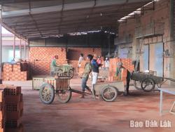 Hỗ trợ tháo dỡ 31 cơ sở sản xuất gạch thủ công