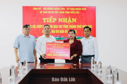 Huyện Buôn Đôn: Ủng hộ 600 triệu đồng cho Quỹ Cứu trợ tỉnh