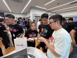 "Sốc" với độ chịu chơi của người Việt, chi 1.200 tỉ đồng để mua iPhone 16 chỉ trong 1 ngày