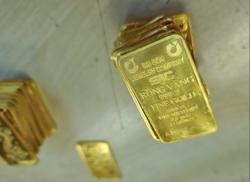 Giá vàng nhẫn bật tăng, vàng miếng SJC "đủng đỉnh"