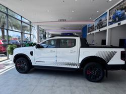 Sức mua ô tô tăng sau khi giảm lệ phí trước bạ