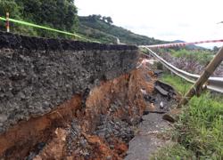 Đề xuất chi ngân sách 11 tỉ đồng sửa đường sạt trượt do lỗi... con người!