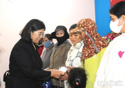 Ban Dân vận Tỉnh ủy tặng quà Tết cho người nghèo tại huyện Krông Ana và Ea Súp