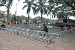 Lắp đặt màn hình LED cỡ lớn tại Quảng trường 10/3 cổ vũ đội tuyển Việt Nam