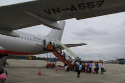 Sân bay Tân Sơn Nhất bắt đầu đông đúc