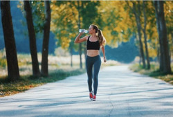 6 thói quen đi bộ có hại cần từ bỏ ngay