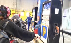 Giá xăng giảm nhẹ, dầu diesel tăng hơn 400 đồng/lít trước Tết