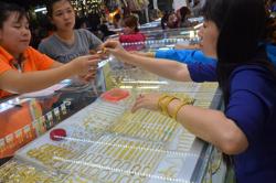 Giá vàng hôm nay, 4-1: Bất ngờ đảo chiều giảm mạnh