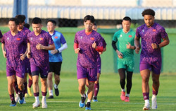 Chung kết lượt về ASEAN Cup: Huấn luyện viên Kim Sang-sik chọn thủ hay công?