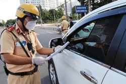 Những lỗi vi phạm bị tước giấy phép lái xe từ 10 đến 12 tháng