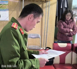 Công an huyện Ea H’leo: Bắt giữ một phụ nữ có hành vi cho vay lãi nặng