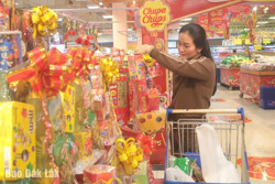 Hàng Tết lên kệ