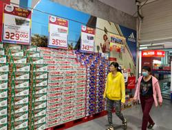 Bánh kẹo, bia khó tránh một mùa Tết ảm đạm