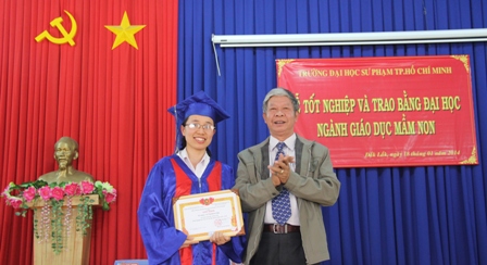 Phó Giáo sư, Tiến sĩ Hoàng Ngọc Cẩn, Phó Hiệu trưởng Trường Đại học Sư phạm TP. Hồ Chí Minh
