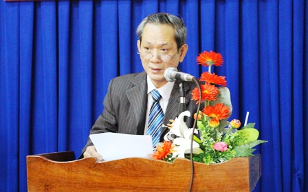 Chủ tịch Liên hiệp các tổ chức hữu nghị tỉnh Đinh Tiến Dũng phát biểu tại Hội nghị