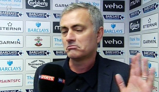 HLV Mourinho bất bình sau trận đấu về quyết định của trọng tài