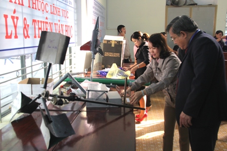 Sản phẩm thuộc lĩnh vực Kỹ thuật điện - Cơ khí, Vật lý - Thiên văn học trưng bày tại Hội thi.