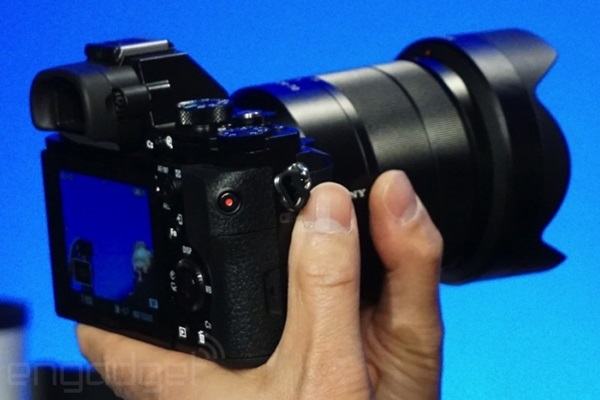 Sony trình làng máy ảnh không gương lật Alpha A7s, hỗ trợ quay video 4K