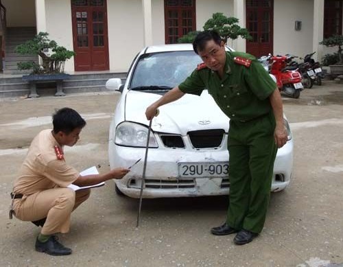 Khi đang phun sơn lại chiếc xe để che dấu hành vi của mình Định đã bị cơ quan công an phát hiện bắt giữ.