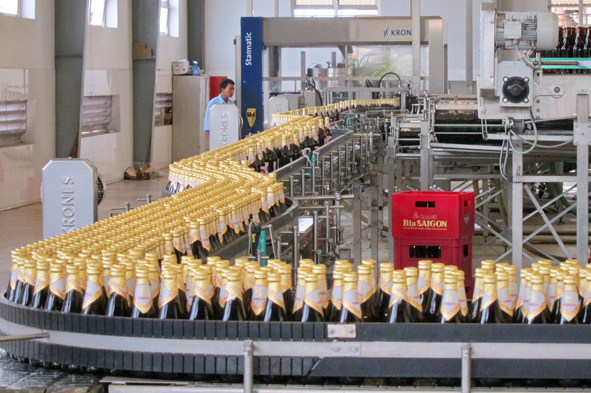 Nâng cao chỉ số PCI là yếu tố quan trọng thu hút đầu tư.                                            Trong ảnh: Một dây chuyền sản xuất bia tại Nhà máy Bia Sài Gòn - Dak Lak.                 Hoạt động sản xuất tại Công ty Cổ phần tập đoàn gỗ Trường Thành.               Ảnh: Hoàng Gia
