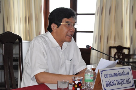 Chủ tịch UBND tỉnh Hoàng Trọng Hải phát biểu chỉ đạo tại cuộc họp