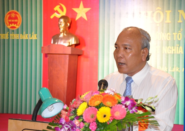 Phó Chủ tịch Thường trực UBND tỉnh Y Dhăm Ênuôl phát biểu tại hội nghị